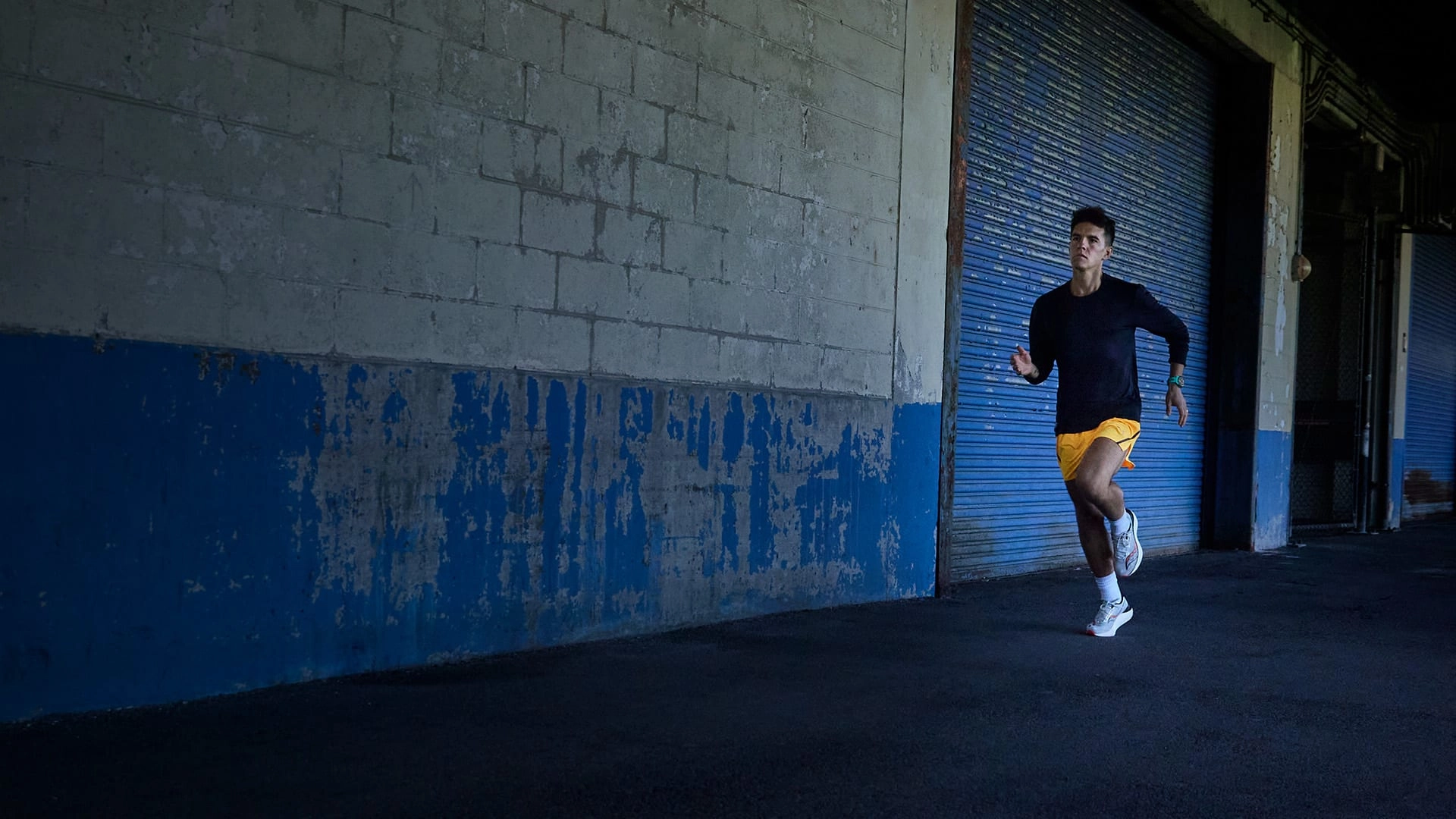 RUN. RECOVER. REPEAT.WITH UP TO 13 DAYS OF BATTERY LIFE IN SMARTWATCH MODE