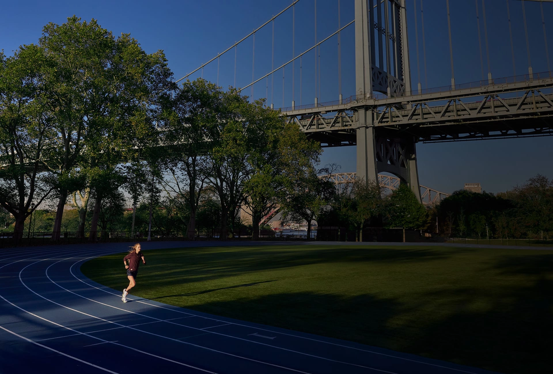 PLAN YOUR STRATEGYWITH RACE ADAPTIVE TRAINING, PERSONALISED DAILY SUGGESTED WORKOUTS, TRAINING READINESS SCORE AND MORE